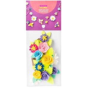 NWT Create- Your- own felt floral garland kit Mondo Llama